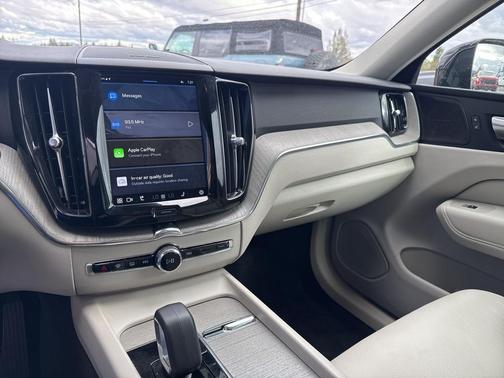 2023 Volvo XC60 Recharge Plug-In Hybrid T8 Plus Bright Theme