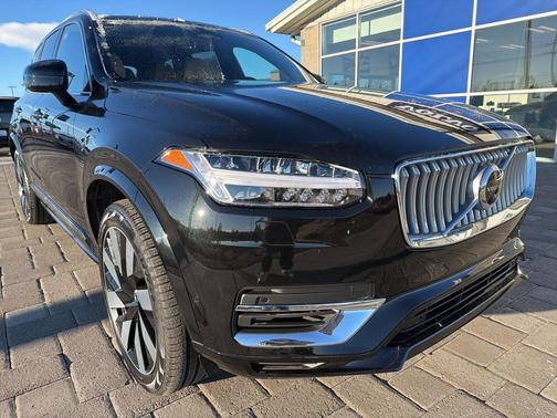 2023 Volvo XC90 Recharge Plug-In Hybrid T8 Ultimate Bright Theme 7-Seater