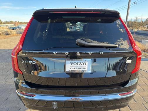 2023 Volvo XC90 Recharge Plug-In Hybrid T8 Ultimate Bright Theme 7-Seater