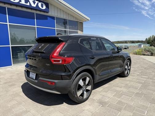 2019 Volvo XC40 T5 Momentum