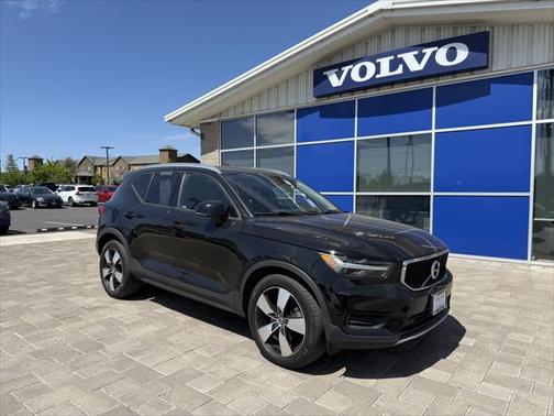 2019 Volvo XC40 T5 Momentum