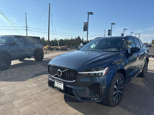 2023 Volvo XC60 B5 Plus Dark Theme