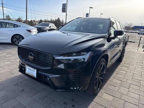 2026 Volvo XC60 B5 Ultra Black Edition