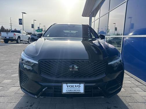 2026 Volvo XC60 B5 Ultra Black Edition