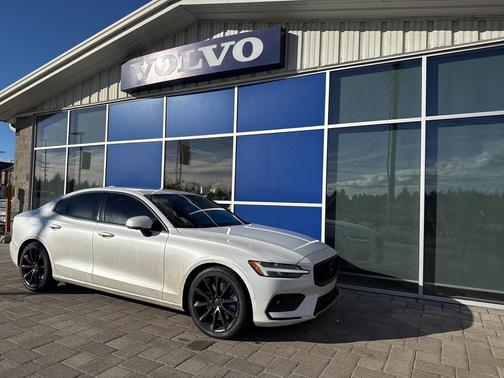 2021 Volvo S60 T6 Momentum