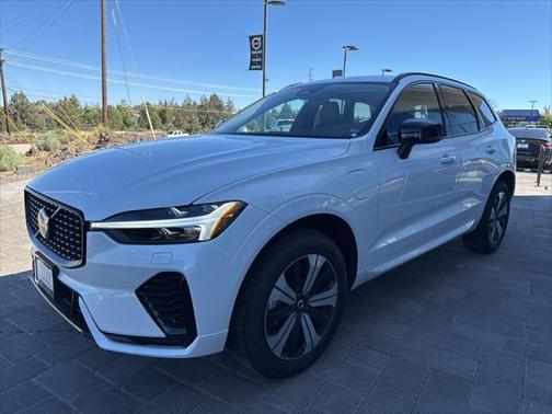 2025 Volvo XC60 Plug-In Hybrid T8 Core