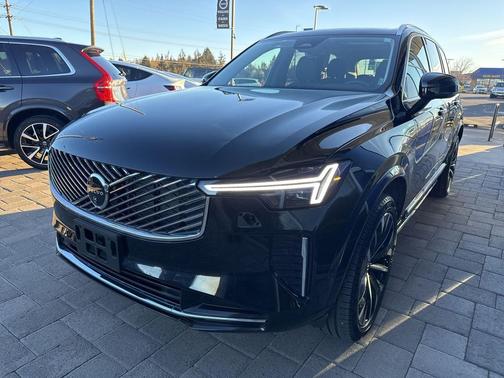 2025 Volvo XC90 B6 Plus 7-Seater