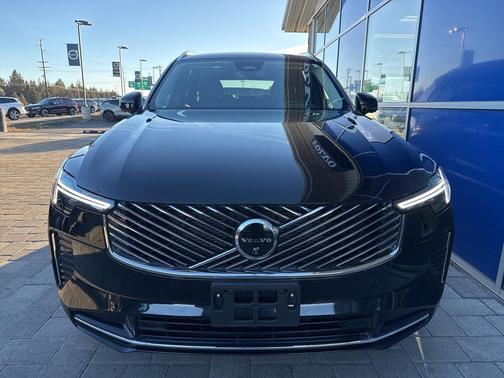 2025 Volvo XC90 B6 Plus 7-Seater