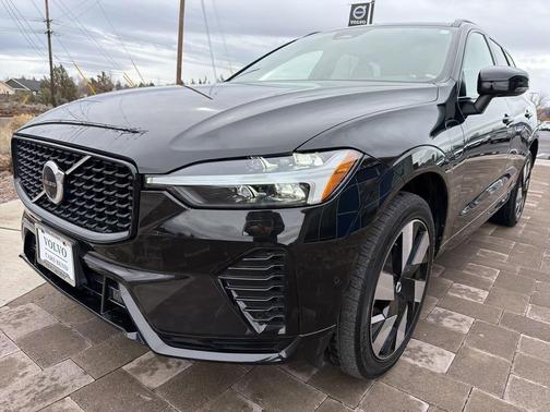 2023 Volvo XC60 Recharge Plug-In Hybrid T8 Ultimate Dark Theme
