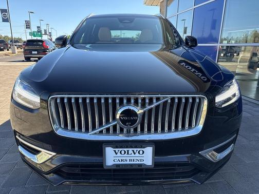 2024 Volvo XC90 Recharge Plug-In Hybrid T8 Ultimate Bright Theme 7-Seater