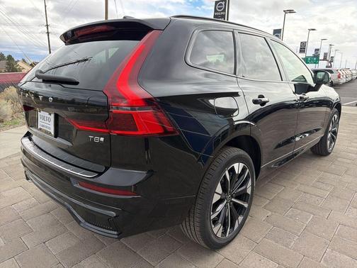 Onyx Black Metallic 2026 Volvo XC60 Plug-In Hybrid Plus, T8 AWD Electric/Gasoline, Dark