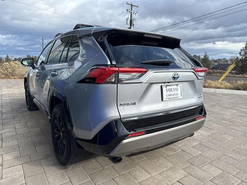 2023 Toyota RAV4 Hybrid SE