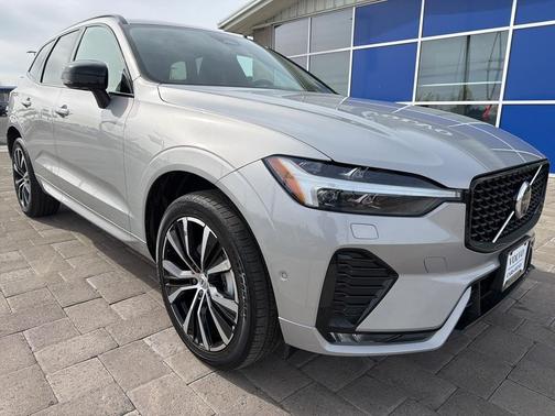 2023 Volvo XC60 B5 Plus Dark Theme