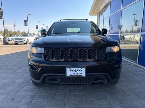 Diamond Black Crystal Pearlcoat 2019 Jeep Grand Cherokee Upland