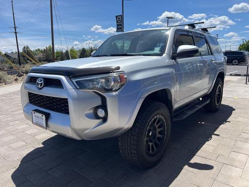 Classic Silver Metallic 2018 Toyota 4Runner SR5