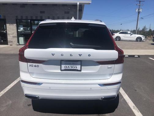 2021 Volvo XC60 Recharge Plug-In Hybrid T8 Inscription Expression