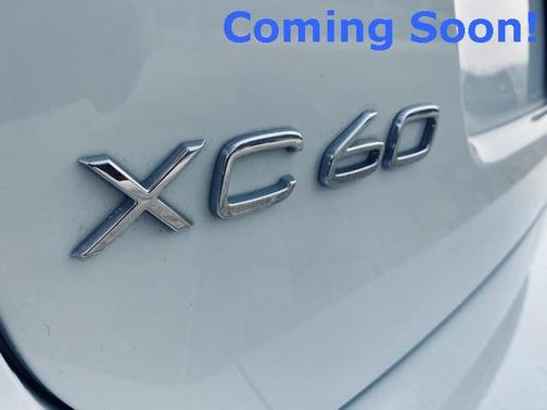 Ice White 2017 Volvo XC60 T6 Dynamic