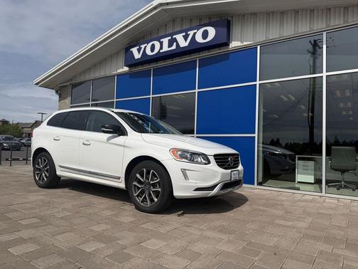 Ice White 2017 Volvo XC60 T6 Dynamic