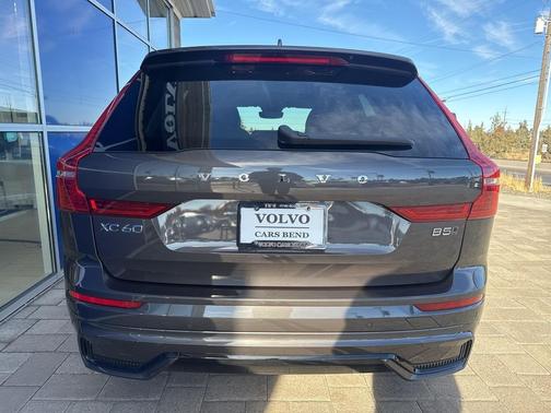 2023 Volvo XC60 B5 Plus Dark Theme