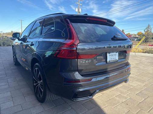 2023 Volvo XC60 B5 Plus Dark Theme