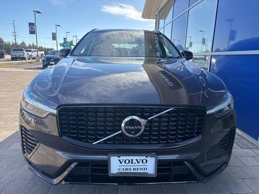 2023 Volvo XC60 B5 Plus Dark Theme