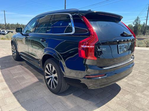 Onyx Black Metallic 2023 Volvo XC90 B5 Core
