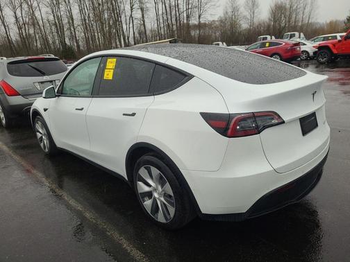 2022 Tesla Model Y Long Range Dual Motor All-Wheel Drive