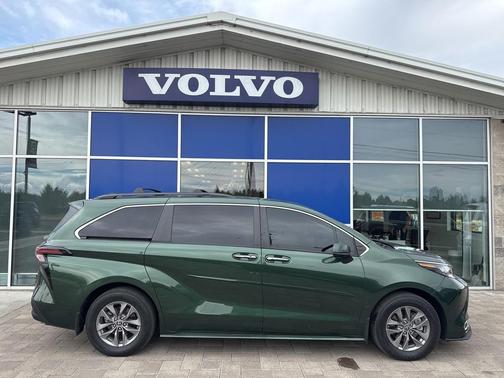 2023 Toyota Sienna XLE 8 Passenger