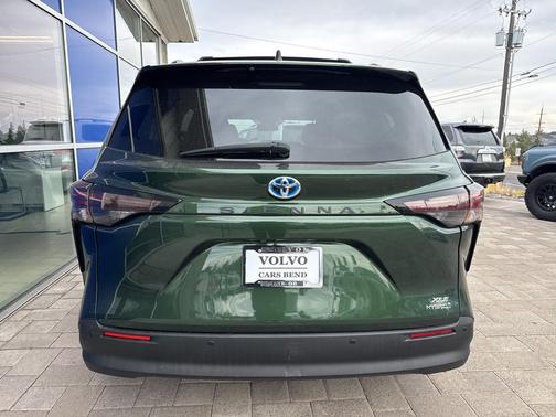2023 Toyota Sienna XLE 8 Passenger