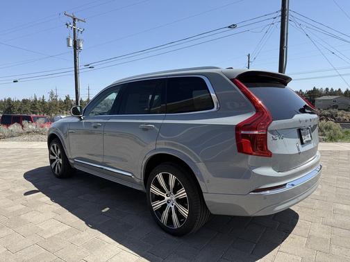 2025 Volvo XC90 Plug-In Hybrid Plus