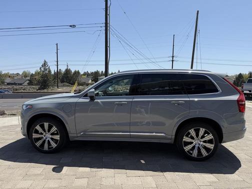 2025 Volvo XC90 Plug-In Hybrid Plus