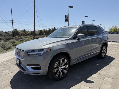 2025 Volvo XC90 Plug-In Hybrid Plus