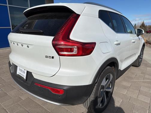 2025 Volvo XC40 B5 Plus Bright Theme