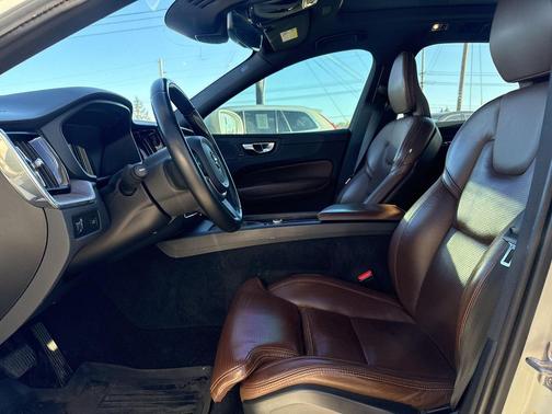 2021 Volvo XC60 T6 Inscription