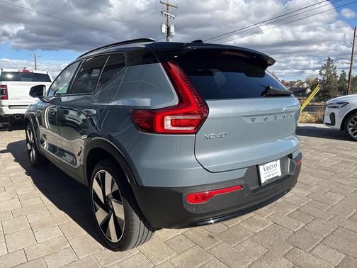 2023 Volvo XC40 Recharge Pure Electric Twin Plus