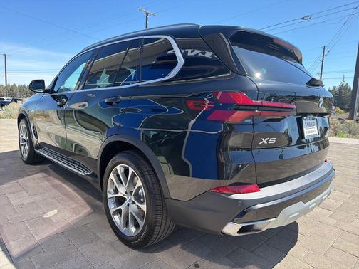 Black 2024 BMW X5 xDrive40i