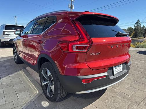 2024 Volvo XC40 B5 Plus Bright Theme