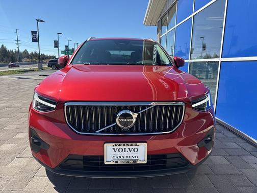 2024 Volvo XC40 B5 Plus Bright Theme