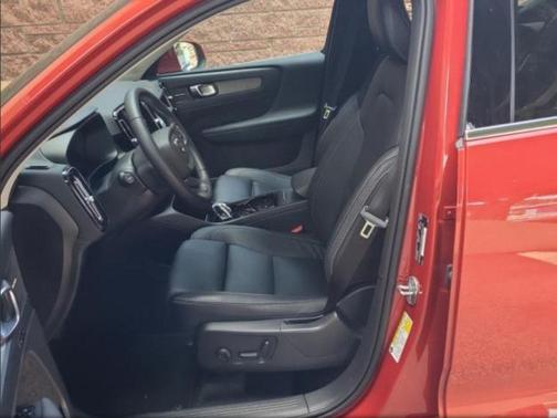 2024 Volvo XC40 B5 Plus Bright Theme