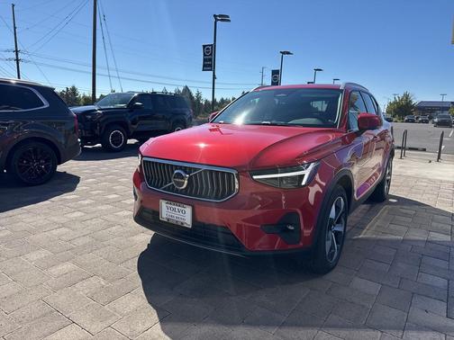 2024 Volvo XC40 B5 Plus Bright Theme