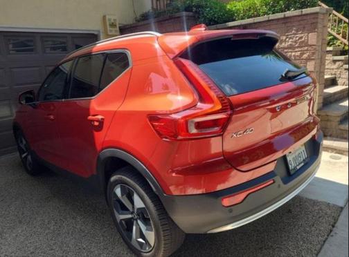 2024 Volvo XC40 B5 Plus Bright Theme
