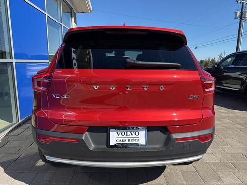 2024 Volvo XC40 B5 Plus Bright Theme