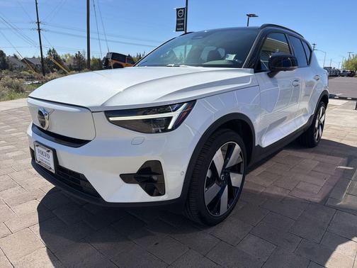 Crystal White Metallic 2023 Volvo XC40 Recharge Pure Electric Twin Ultimate