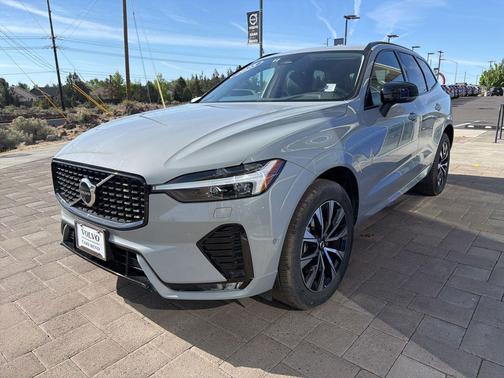 Vapour Grey Metallic 2025 Volvo XC60 B5 Plus