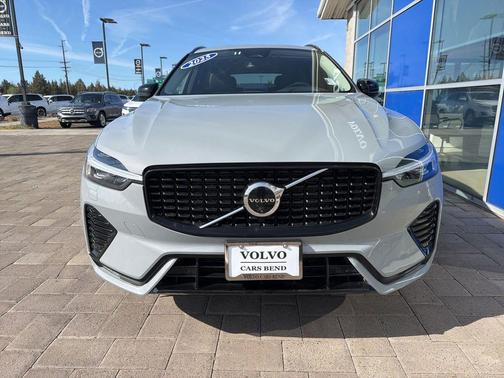 Vapour Grey Metallic 2025 Volvo XC60 B5 Plus