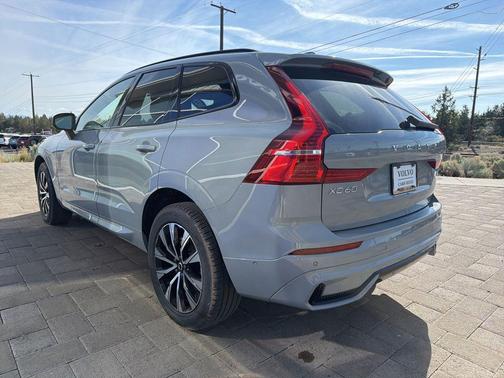 Vapour Grey Metallic 2025 Volvo XC60 B5 Plus