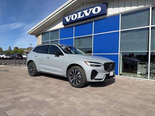 Vapour Grey Metallic 2025 Volvo XC60 B5 Plus