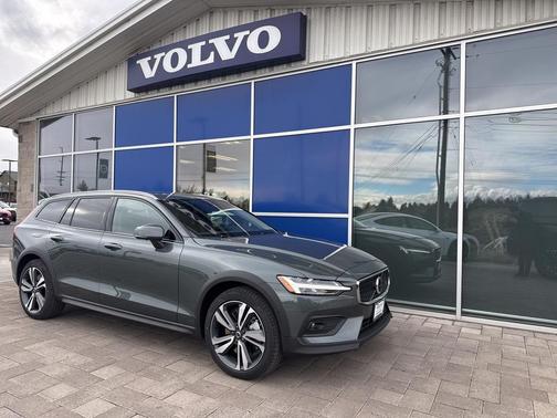 2026 Volvo V60 Cross Country Plus, B5 AWD Gas (mild hybrid)
