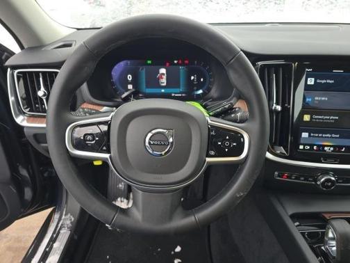 2025 Volvo V60 Cross Country Plus, B5 AWD Gas (mild hybrid)