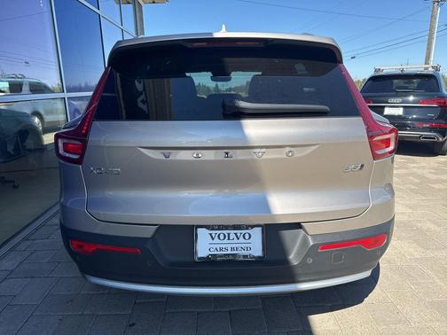 2023 Volvo XC40 B5 Plus Bright Theme